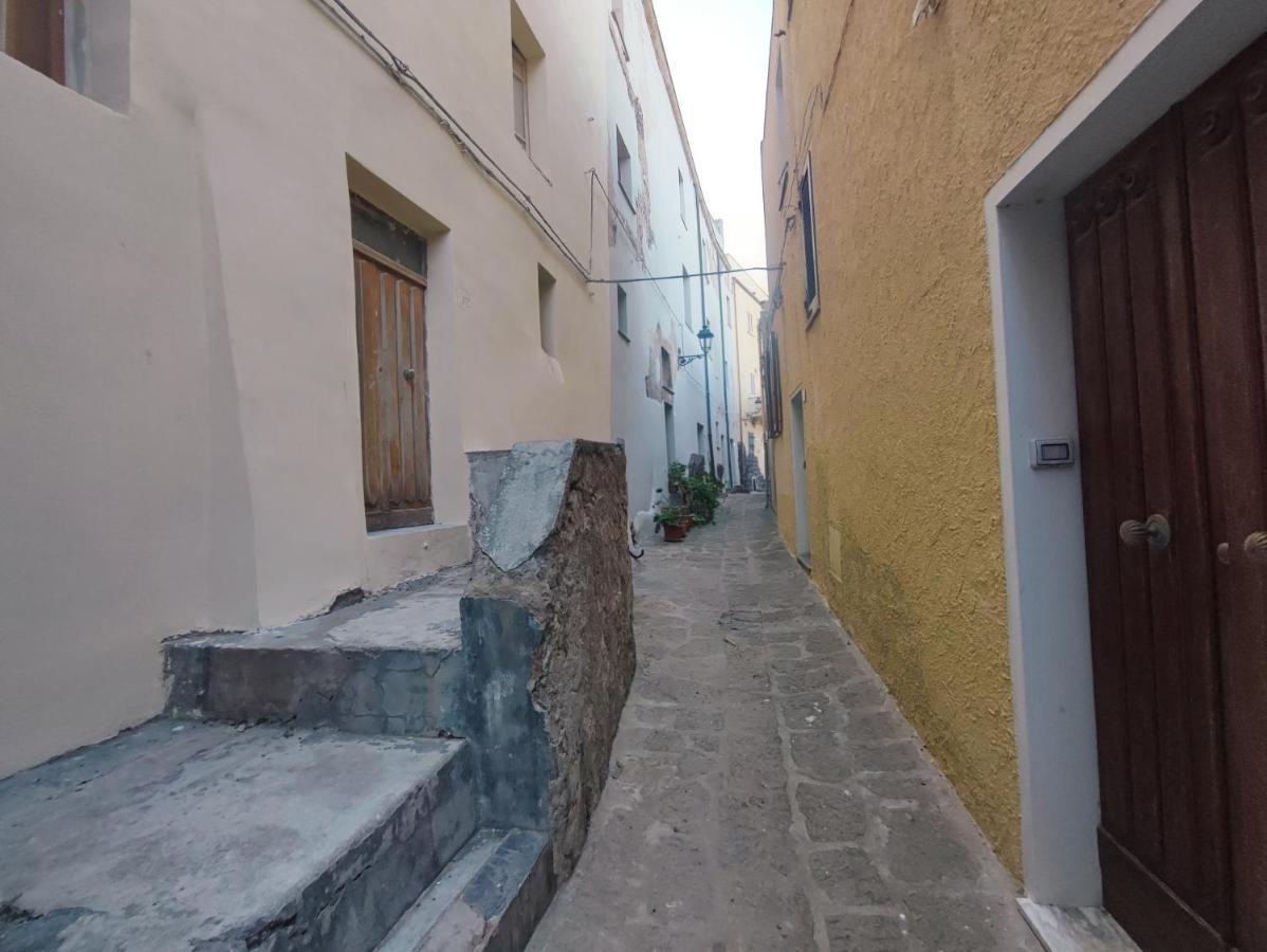 Bed and Breakfast Residenza Nel Borgo L'Appusentu Кастельсардо Экстерьер фото